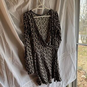 Hollister Black and Cream Floral Long Sleeve Dress